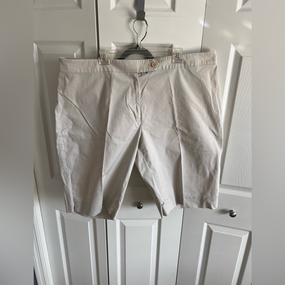 Jones New York Women’s Light Tan Shorts